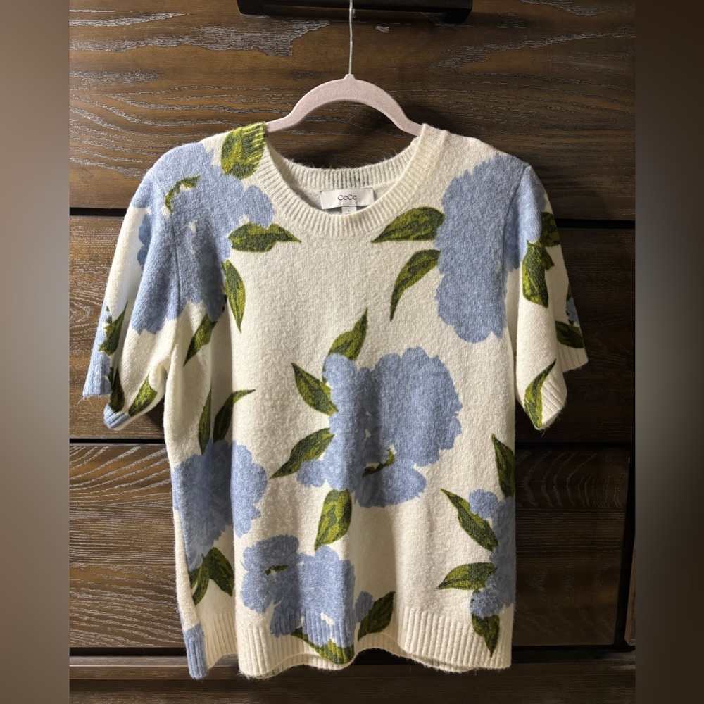 CeCe Cream and Blue Floral Short Sleeve Top - Picture 2 of 3
